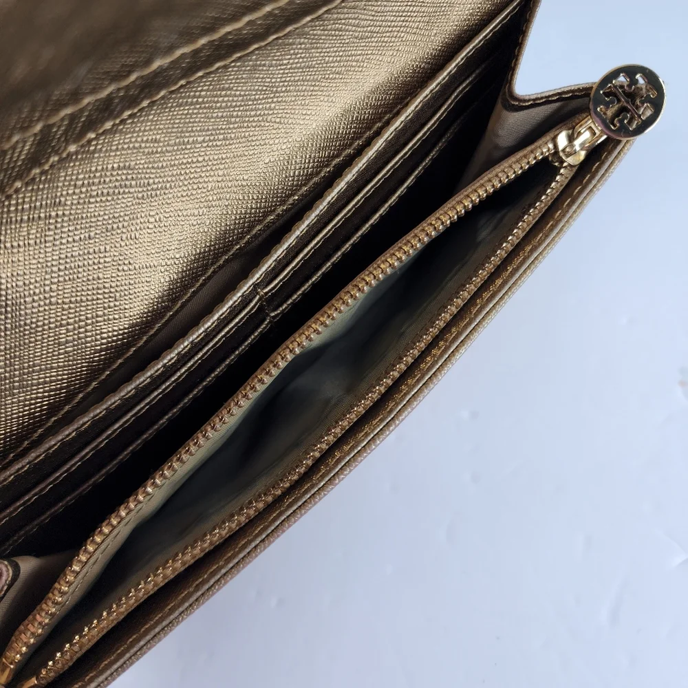 TORY BURCH Robinson Envelope Continental. Gold.